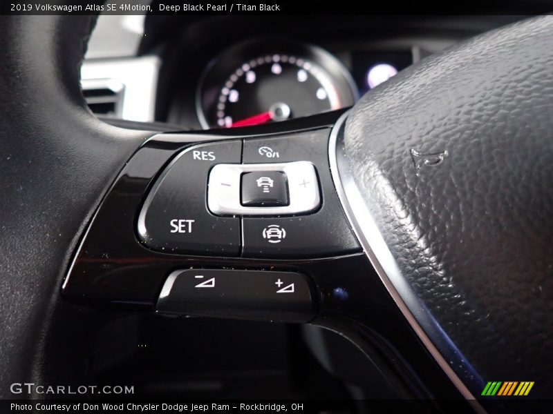 Deep Black Pearl / Titan Black 2019 Volkswagen Atlas SE 4Motion