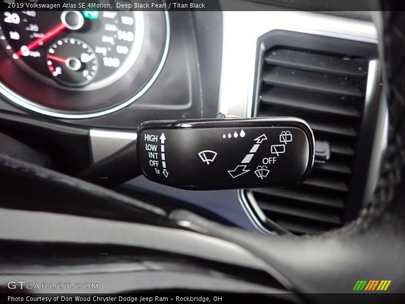Deep Black Pearl / Titan Black 2019 Volkswagen Atlas SE 4Motion