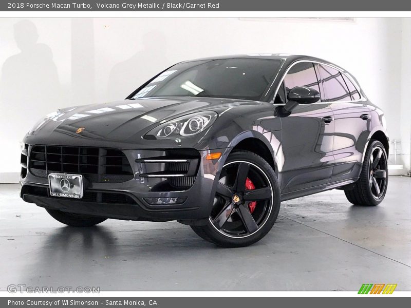 Front 3/4 View of 2018 Macan Turbo