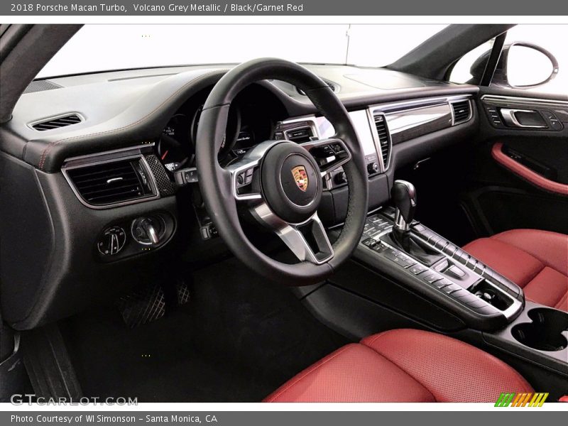 Volcano Grey Metallic / Black/Garnet Red 2018 Porsche Macan Turbo