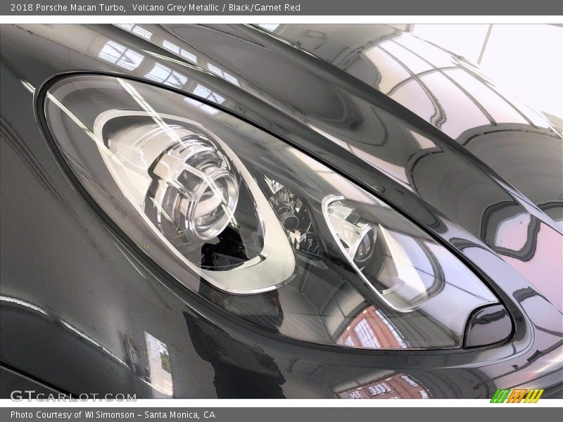 Volcano Grey Metallic / Black/Garnet Red 2018 Porsche Macan Turbo