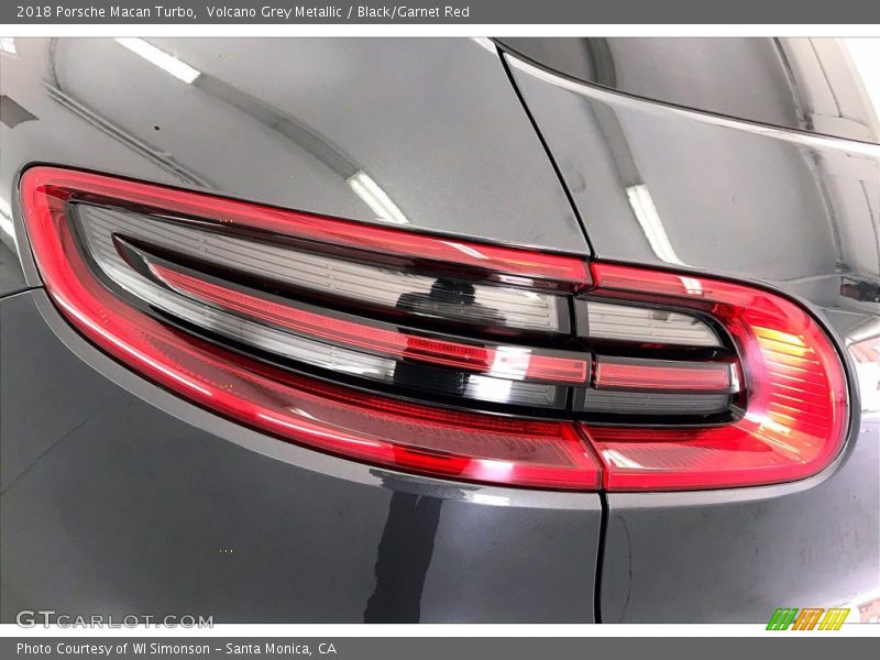 Volcano Grey Metallic / Black/Garnet Red 2018 Porsche Macan Turbo