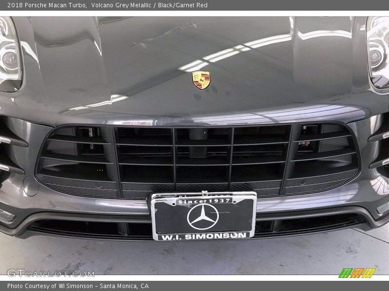 Volcano Grey Metallic / Black/Garnet Red 2018 Porsche Macan Turbo
