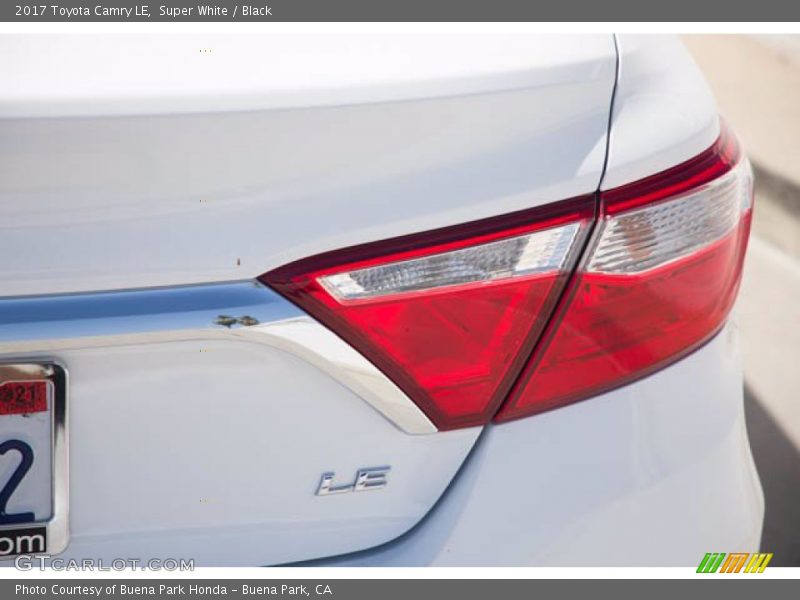 Super White / Black 2017 Toyota Camry LE