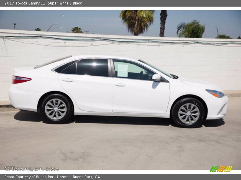 Super White / Black 2017 Toyota Camry LE