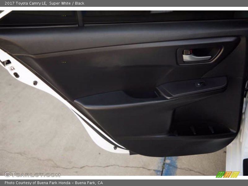 Super White / Black 2017 Toyota Camry LE