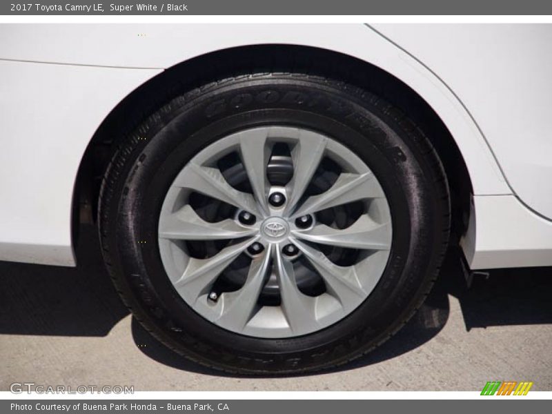 Super White / Black 2017 Toyota Camry LE
