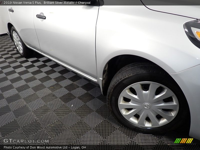 Brilliant Silver Metallic / Charcoal 2019 Nissan Versa S Plus