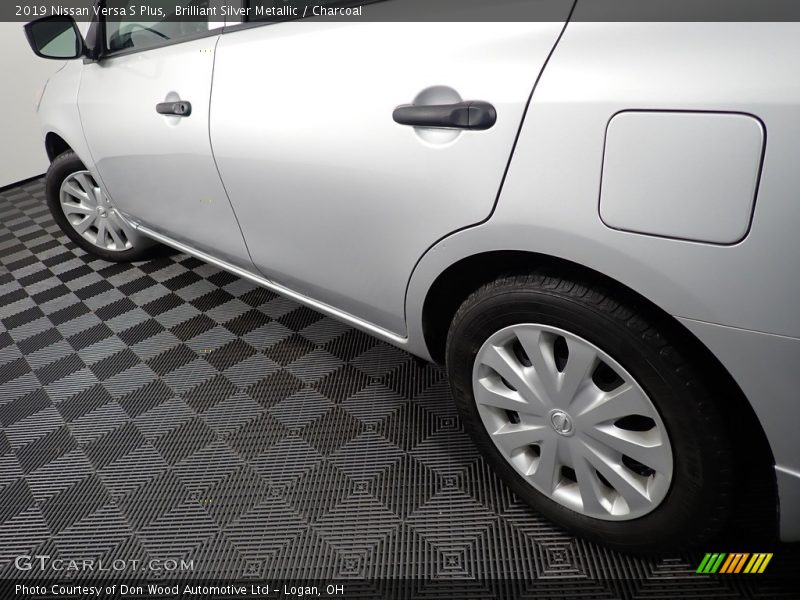 Brilliant Silver Metallic / Charcoal 2019 Nissan Versa S Plus