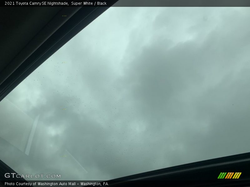 Super White / Black 2021 Toyota Camry SE Nightshade
