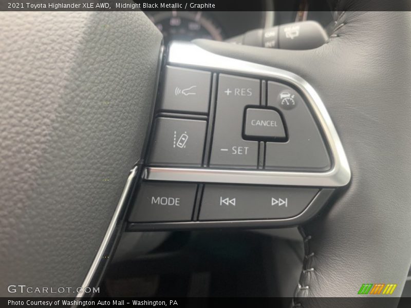 Midnight Black Metallic / Graphite 2021 Toyota Highlander XLE AWD