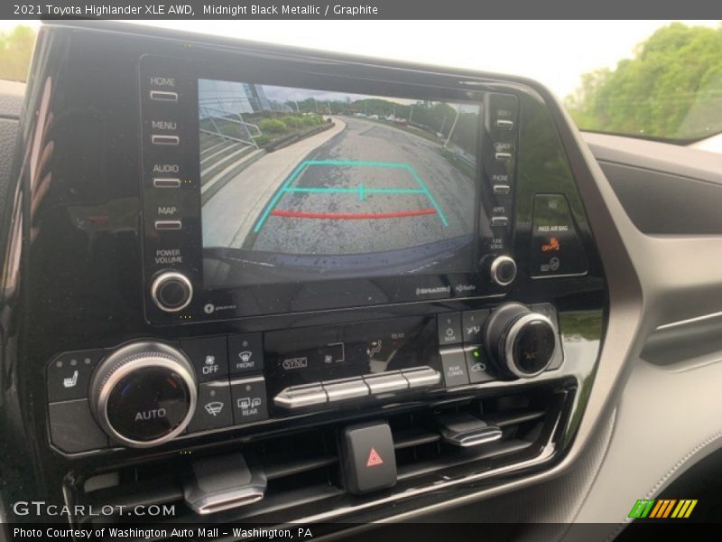 Midnight Black Metallic / Graphite 2021 Toyota Highlander XLE AWD