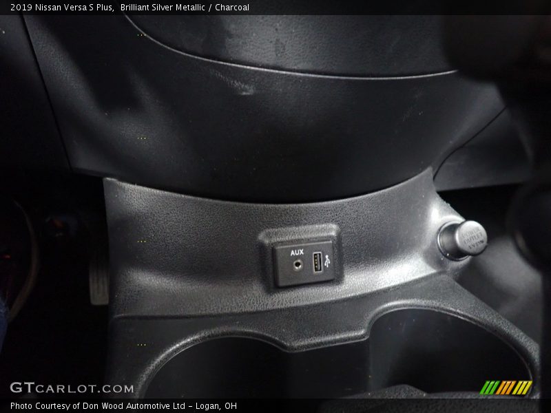 Brilliant Silver Metallic / Charcoal 2019 Nissan Versa S Plus