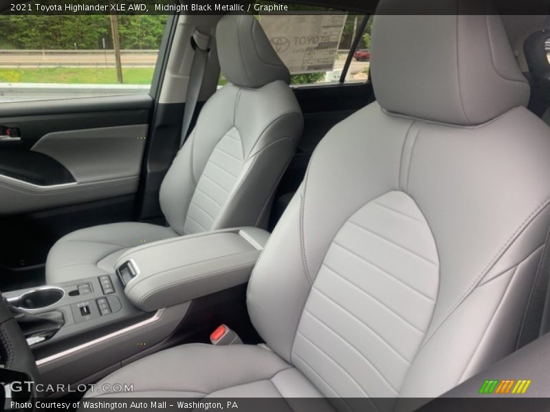 Midnight Black Metallic / Graphite 2021 Toyota Highlander XLE AWD