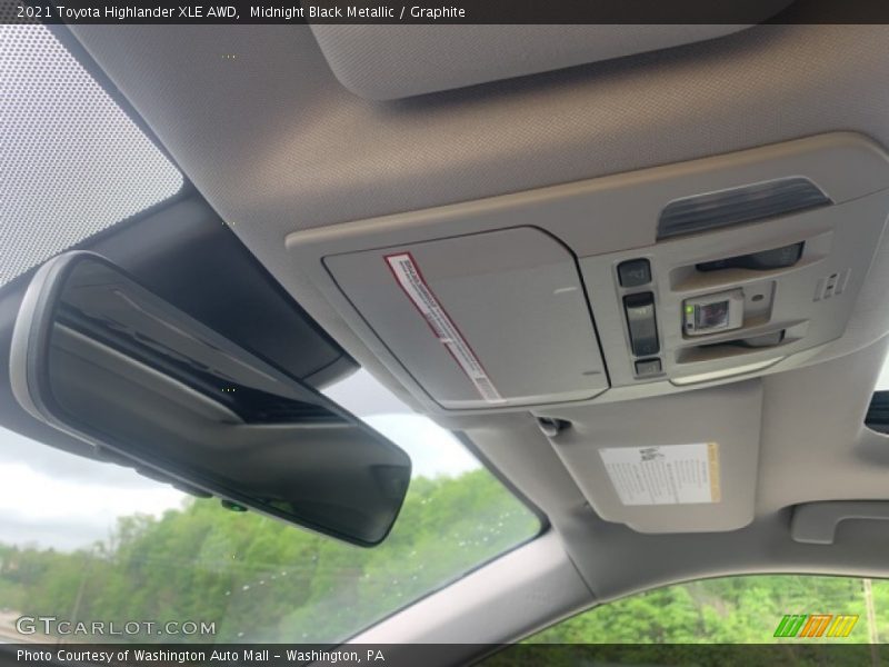 Midnight Black Metallic / Graphite 2021 Toyota Highlander XLE AWD