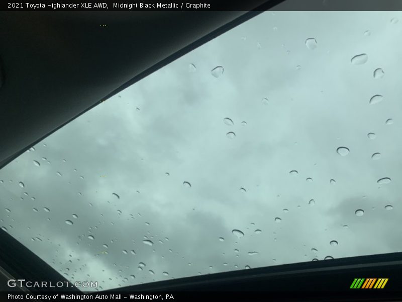 Midnight Black Metallic / Graphite 2021 Toyota Highlander XLE AWD