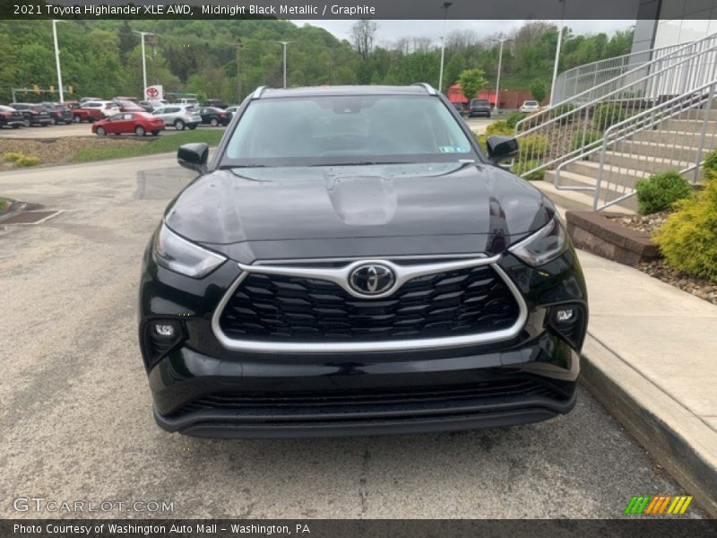 Midnight Black Metallic / Graphite 2021 Toyota Highlander XLE AWD