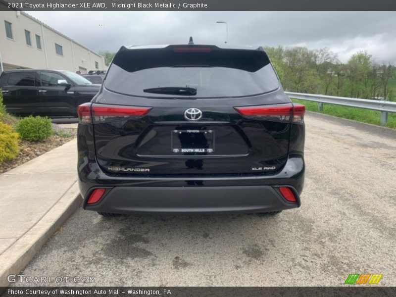 Midnight Black Metallic / Graphite 2021 Toyota Highlander XLE AWD