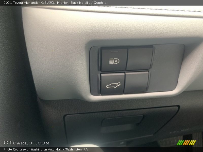 Midnight Black Metallic / Graphite 2021 Toyota Highlander XLE AWD