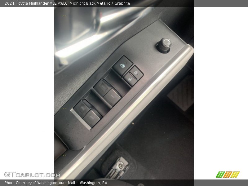 Midnight Black Metallic / Graphite 2021 Toyota Highlander XLE AWD