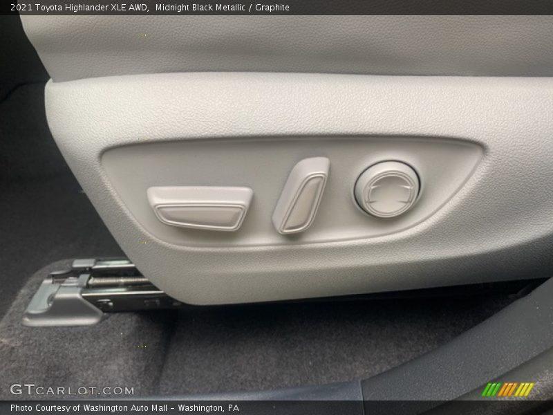 Midnight Black Metallic / Graphite 2021 Toyota Highlander XLE AWD