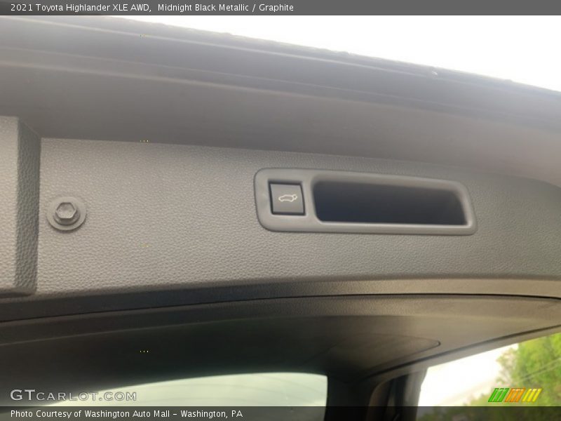 Midnight Black Metallic / Graphite 2021 Toyota Highlander XLE AWD