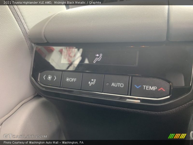 Midnight Black Metallic / Graphite 2021 Toyota Highlander XLE AWD