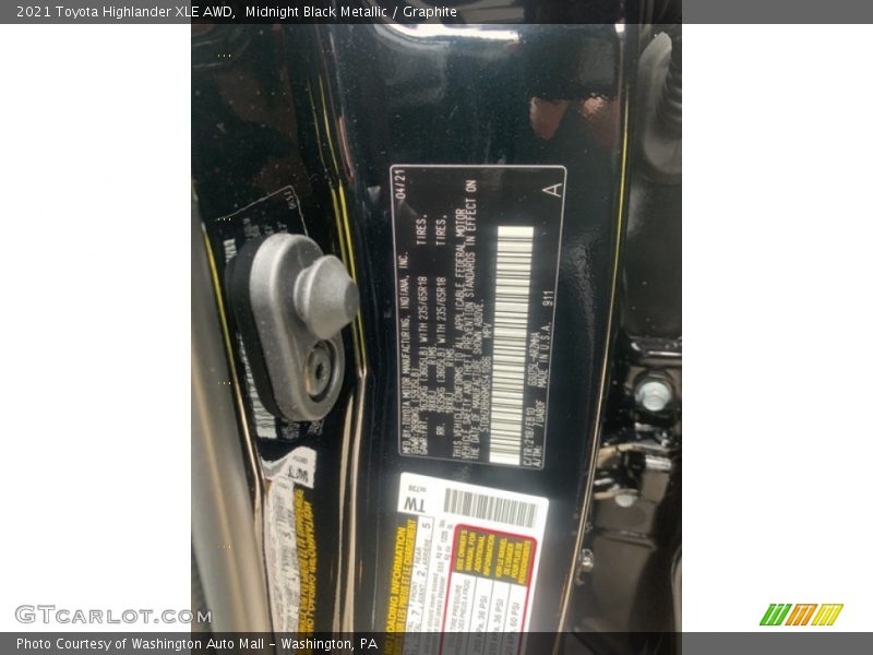 Midnight Black Metallic / Graphite 2021 Toyota Highlander XLE AWD