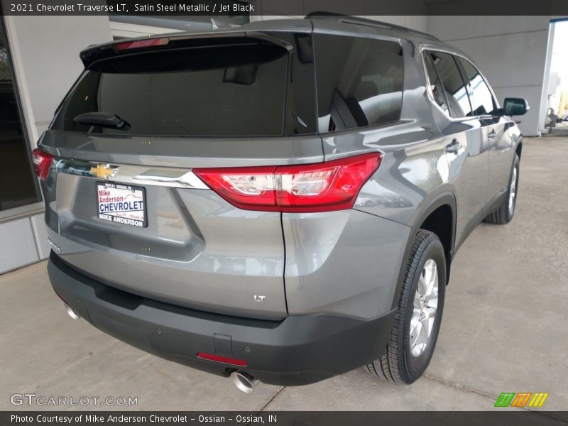 Satin Steel Metallic / Jet Black 2021 Chevrolet Traverse LT