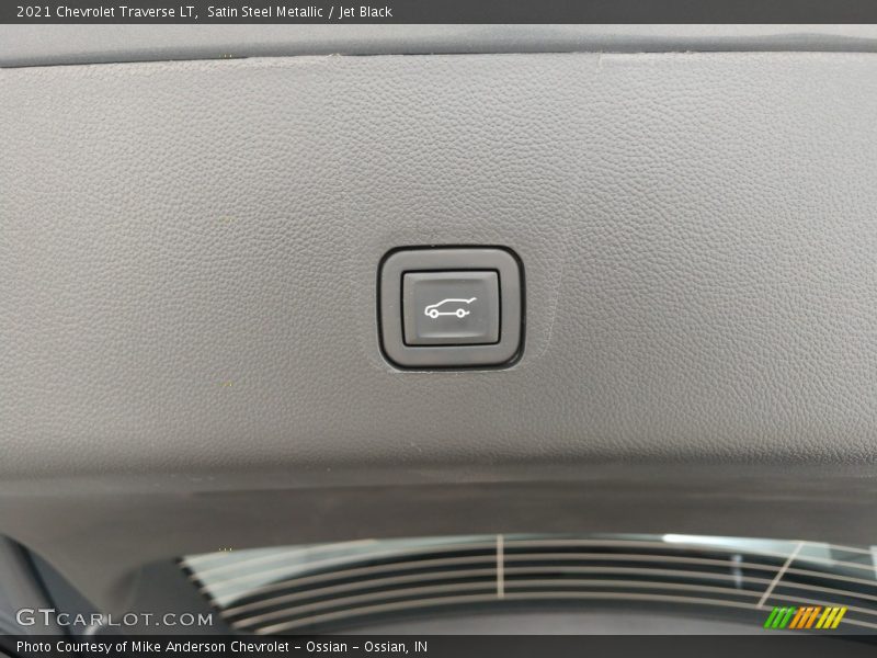 Satin Steel Metallic / Jet Black 2021 Chevrolet Traverse LT