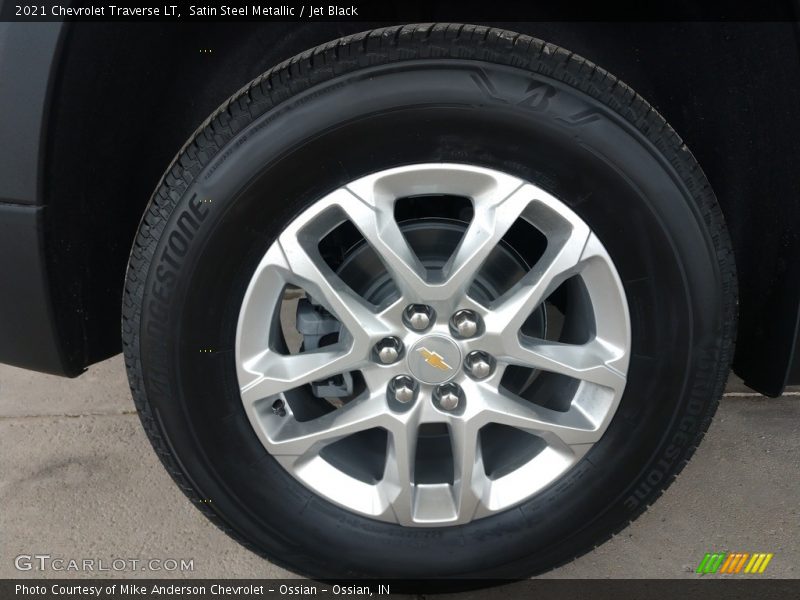 Satin Steel Metallic / Jet Black 2021 Chevrolet Traverse LT