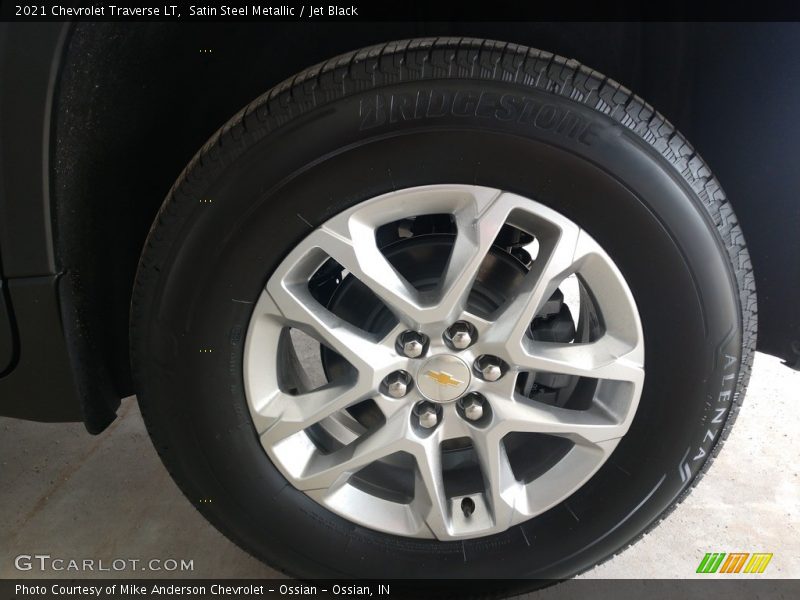 Satin Steel Metallic / Jet Black 2021 Chevrolet Traverse LT