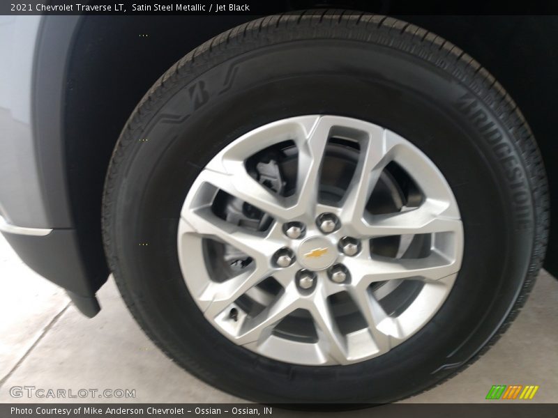 Satin Steel Metallic / Jet Black 2021 Chevrolet Traverse LT
