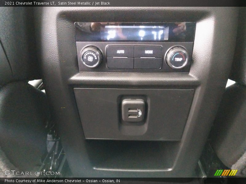 Satin Steel Metallic / Jet Black 2021 Chevrolet Traverse LT
