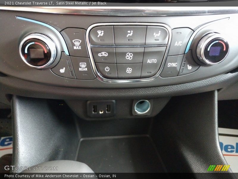 Satin Steel Metallic / Jet Black 2021 Chevrolet Traverse LT