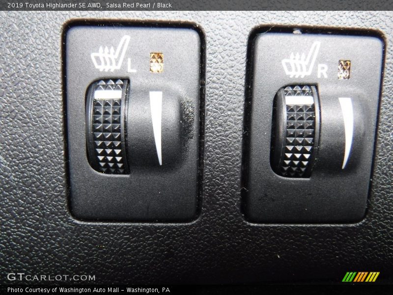 Salsa Red Pearl / Black 2019 Toyota Highlander SE AWD