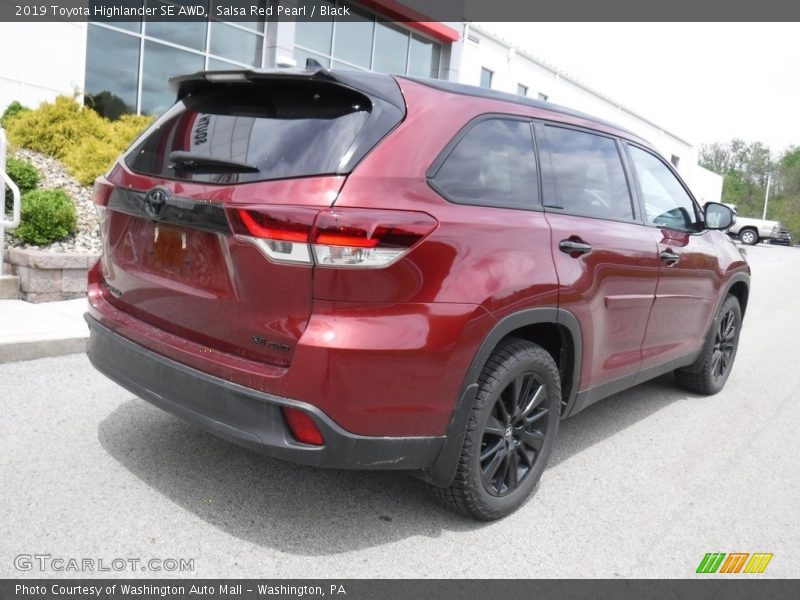Salsa Red Pearl / Black 2019 Toyota Highlander SE AWD