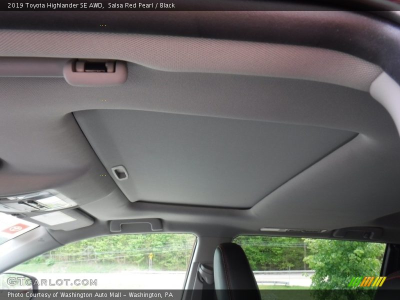 Salsa Red Pearl / Black 2019 Toyota Highlander SE AWD