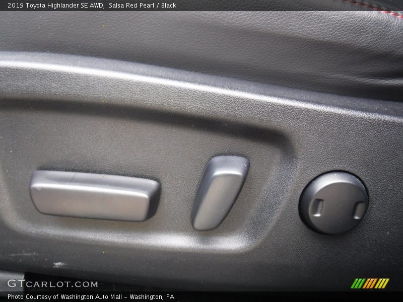 Salsa Red Pearl / Black 2019 Toyota Highlander SE AWD