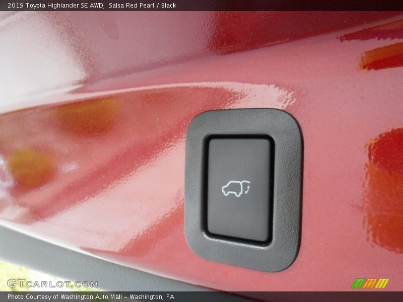 Salsa Red Pearl / Black 2019 Toyota Highlander SE AWD