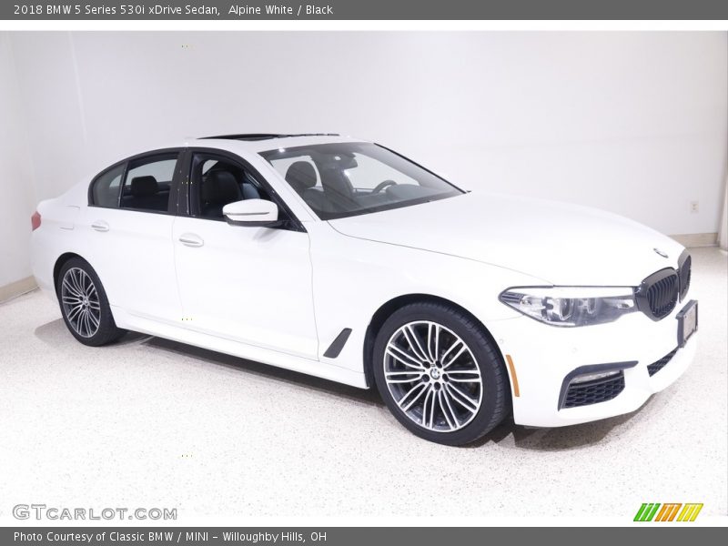 Alpine White / Black 2018 BMW 5 Series 530i xDrive Sedan