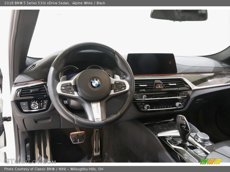 Alpine White / Black 2018 BMW 5 Series 530i xDrive Sedan