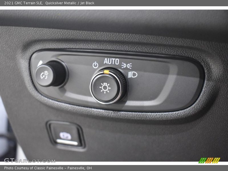 Quicksilver Metallic / Jet Black 2021 GMC Terrain SLE