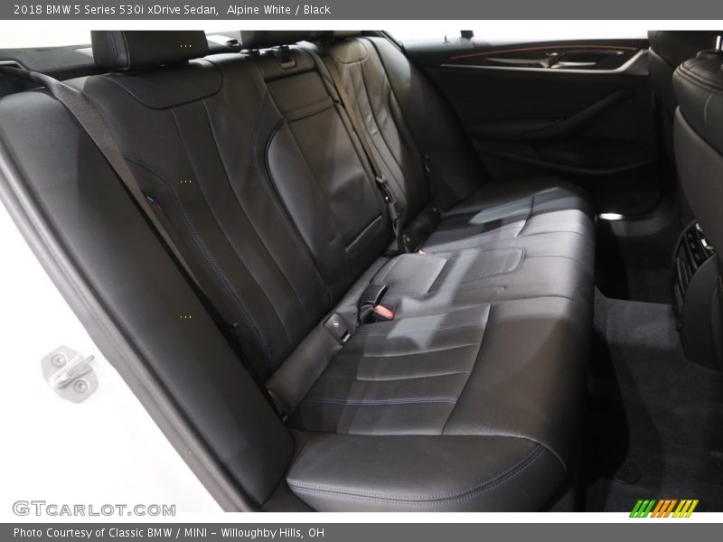 Alpine White / Black 2018 BMW 5 Series 530i xDrive Sedan