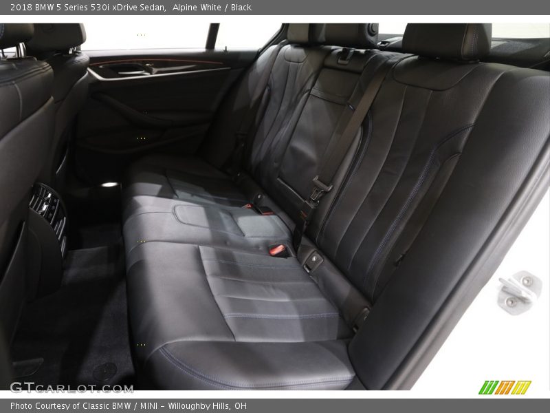 Alpine White / Black 2018 BMW 5 Series 530i xDrive Sedan