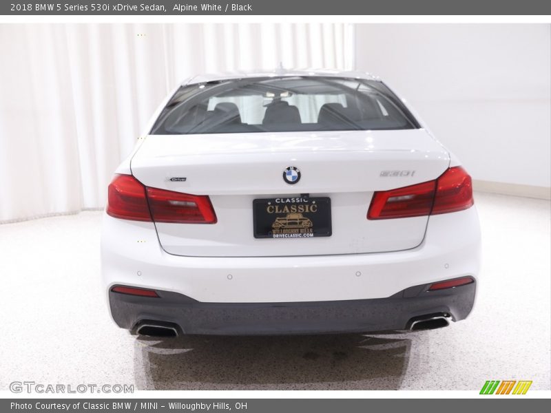 Alpine White / Black 2018 BMW 5 Series 530i xDrive Sedan
