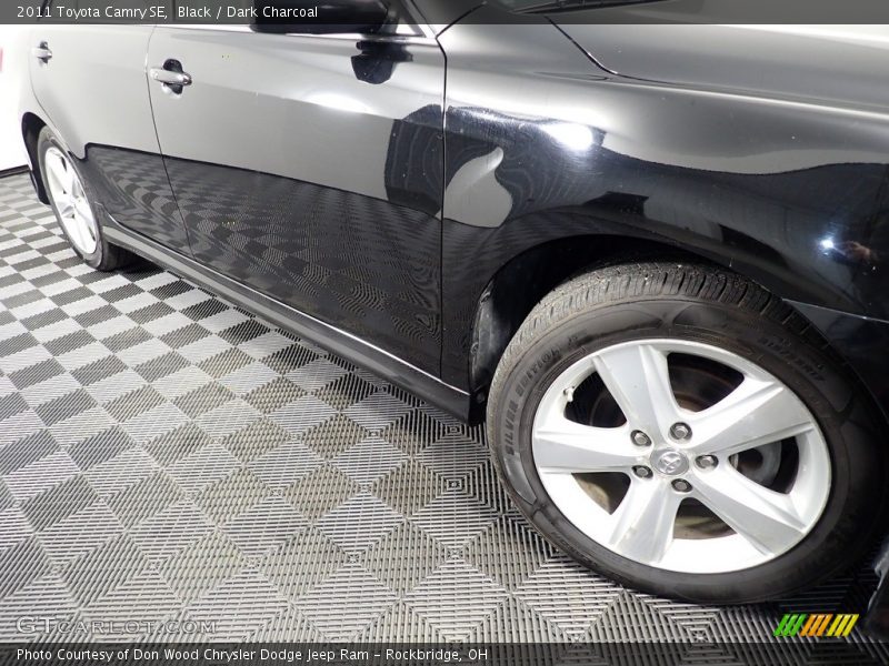Black / Dark Charcoal 2011 Toyota Camry SE