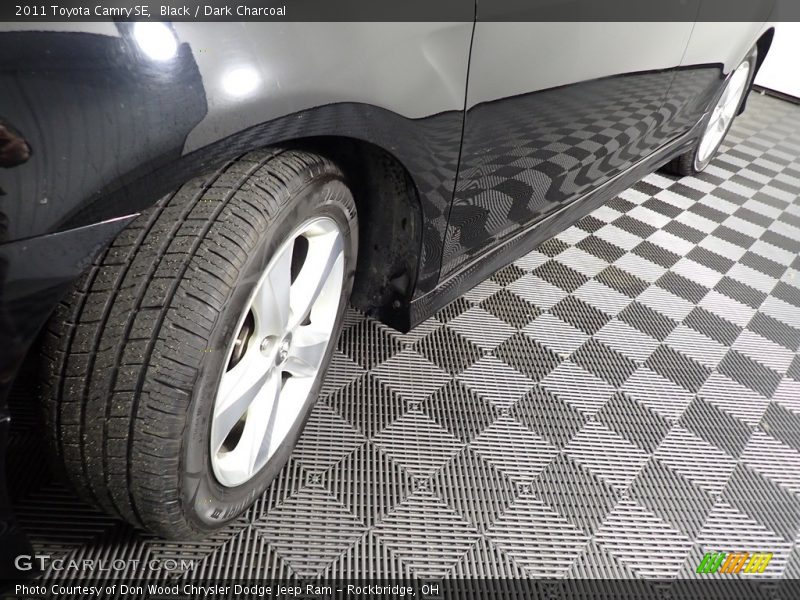 Black / Dark Charcoal 2011 Toyota Camry SE