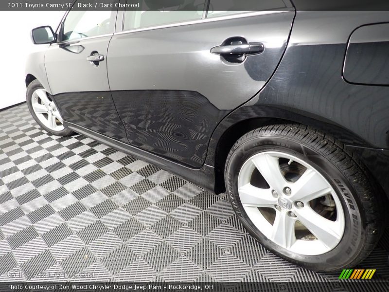 Black / Dark Charcoal 2011 Toyota Camry SE