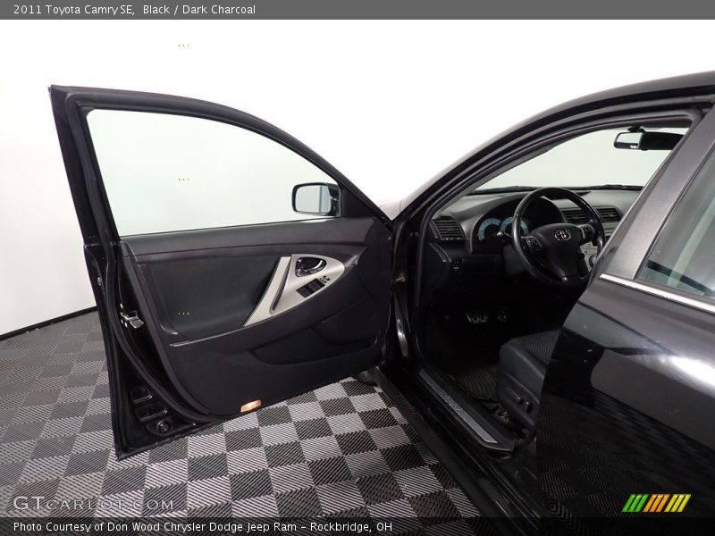 Black / Dark Charcoal 2011 Toyota Camry SE